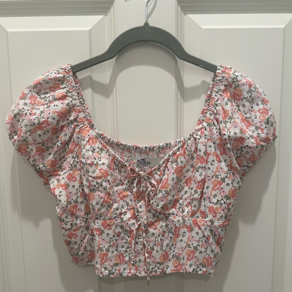 Hollister Puff Sleeve Crop Top